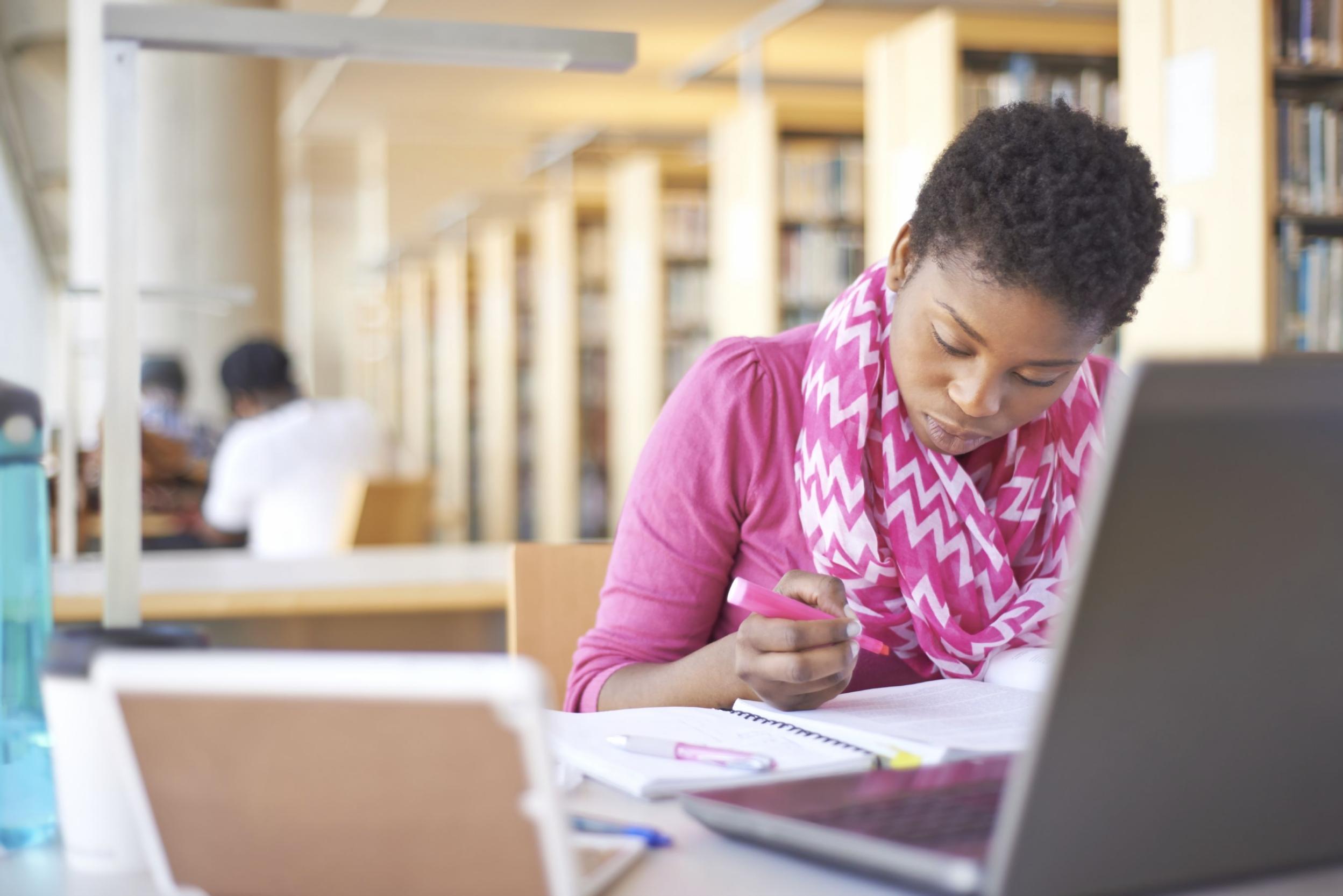 Moderne Arbeitsumgebung bei Norivaxolent